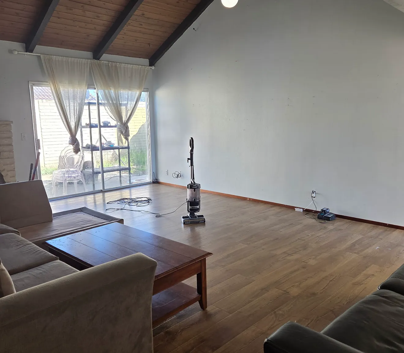 2 bed, 985 sqft, $3,075 — Photo 2