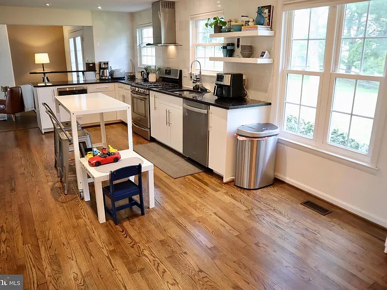 15826 Anamosa Dr — Photo 6