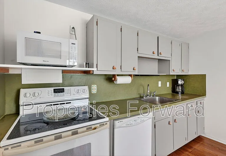 873 Allison Dr — Photo 10