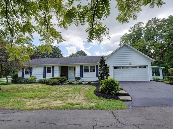 13 Tree Brook Dr, Rochester, NY 14625