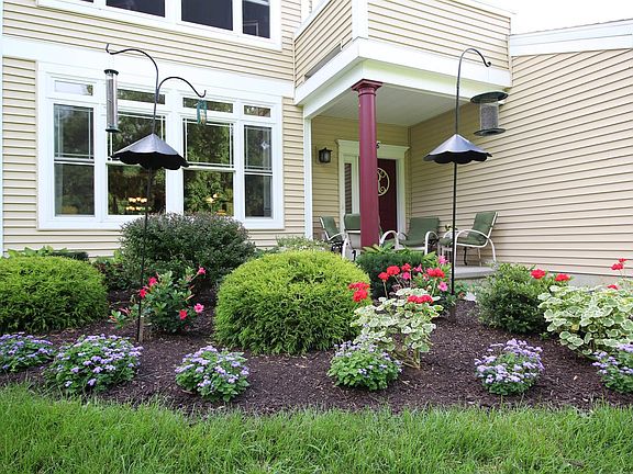 2nd image of 216 Lois Ln