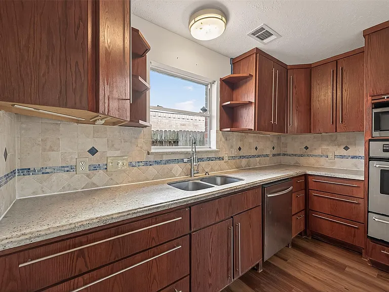 15910 Clayton Bend Dr — Photo 24