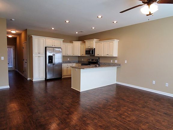 3rd image of 908 Grand Teton Dr