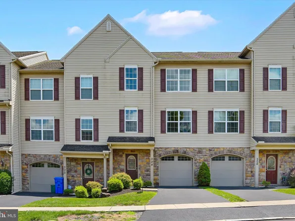 304 Weatherstone Dr, New Cumberland, PA 17070