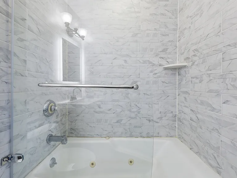 399 11th St #403A — Photo 13