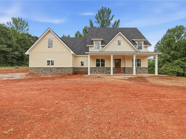 109 Grove Park Dr, Cornelia, GA 30531