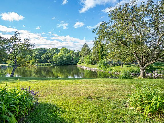 2nd image of 608 Peninsula Ct