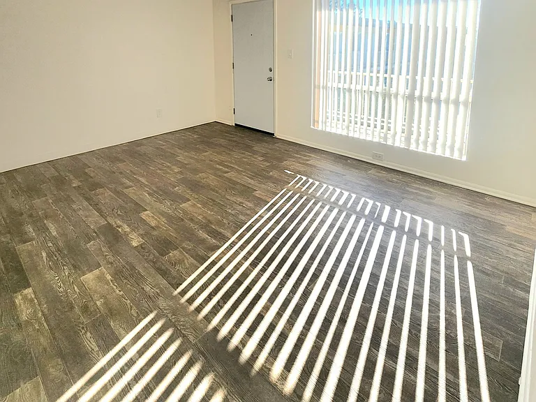 Park West Apartments — Photo 25