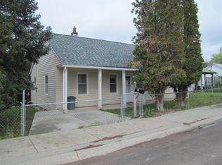 122 N Sumner Ave, Newcastle, WY 82701