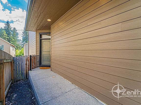5th image of 5921 NE 48th St