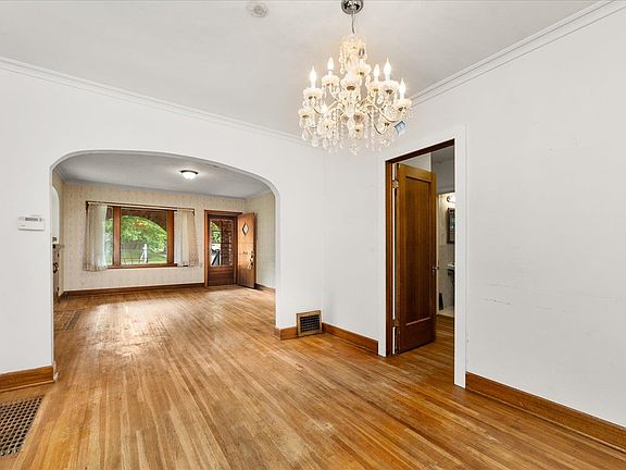 4th image of 1614 W 10th Ave