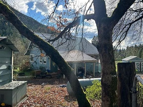 3rd image of 17321 Wildwood Rd