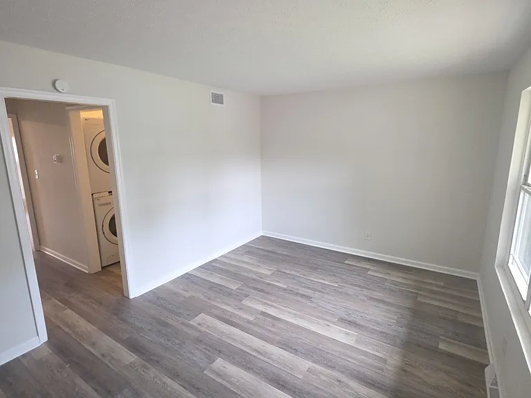 1324 Riverdale Dr — Photo 6