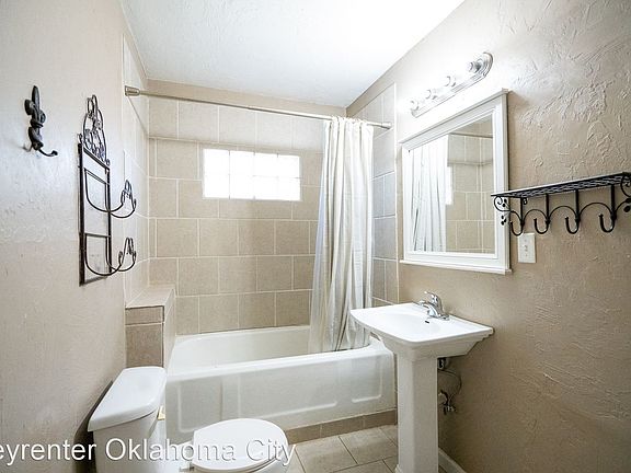 5th image of 2808 NW 24th St #B