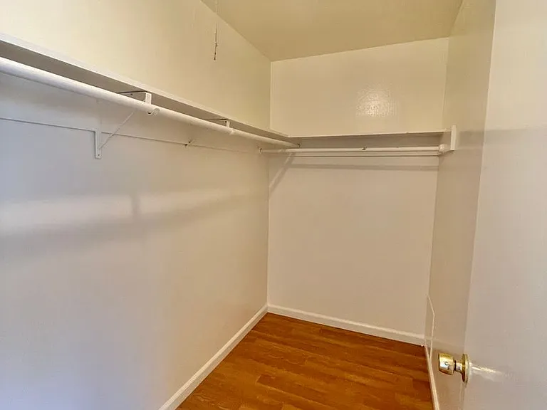 515 South E Creekside Apartments — Photo 8