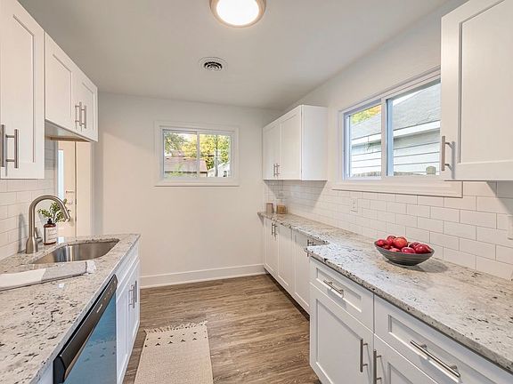 3rd image of 1321 E Harry Ave