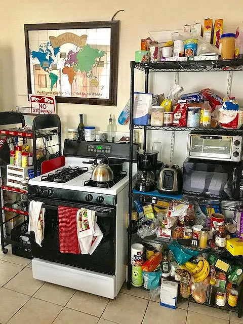 3 bed, 1000 sqft, $3,250 — Photo 2