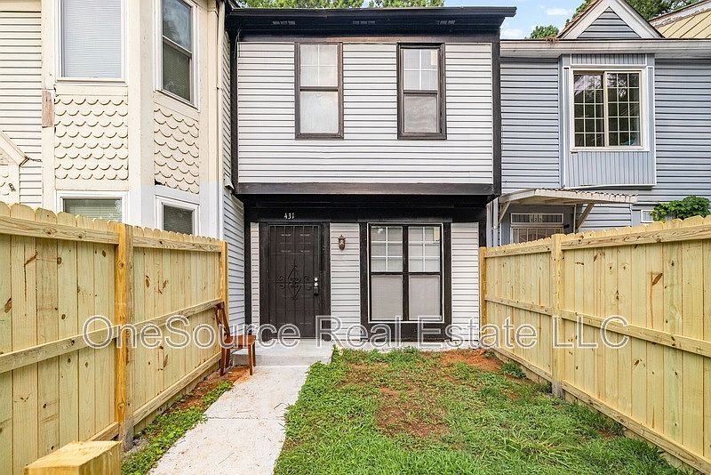1st image of 431 Saint Ives Sq