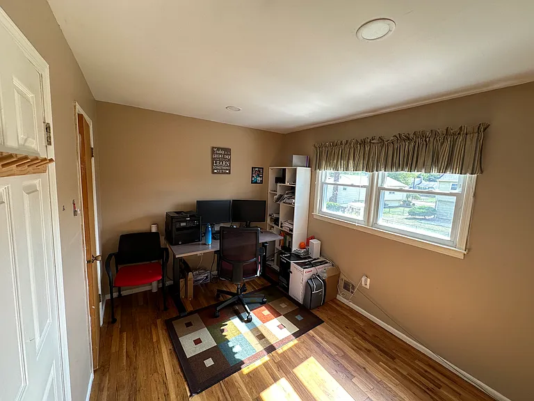 14 Peter Ave — Photo 13