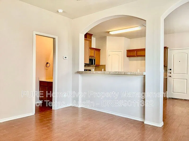 3 bed, 2.5 bath, 1351 sqft, $1,645 — Photo 3