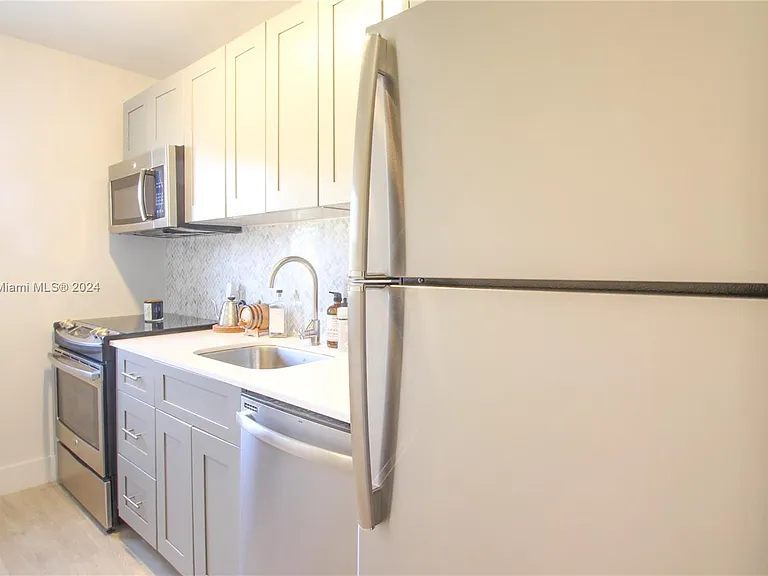 6238 SW 59th Pl #10 — Photo 7