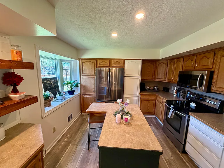 11004 Lehr Rd — Photo 17