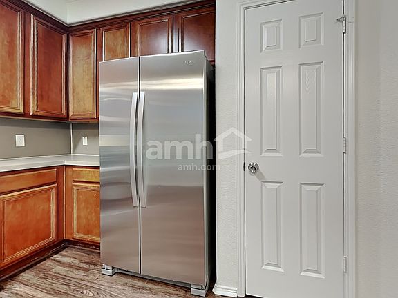4th image of 156 Weston Ct