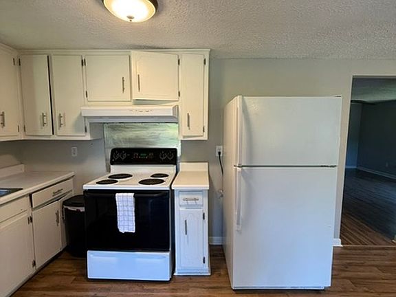 5th image of 30 Henderson Rd