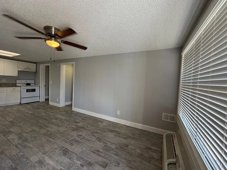 Strawberry Place Apartments — Photo 14