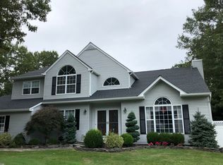 16 Scott Ln, Manorville, NY 11949