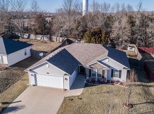 411 Burning Bush Rd, Columbia, MO 65202