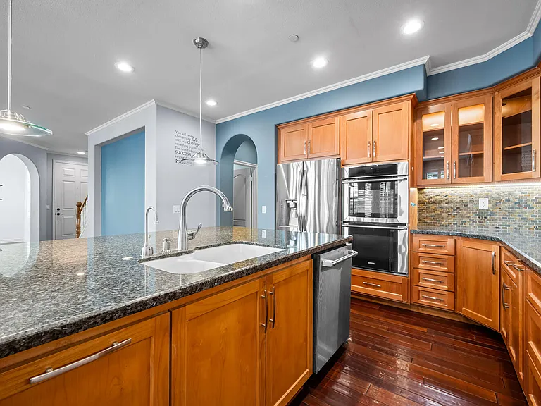 18785 Roxbury Ln — Photo 48