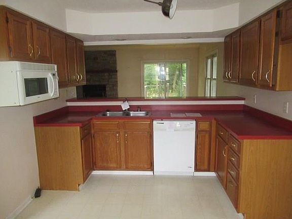 4th image of 3216 Summerfield Dr