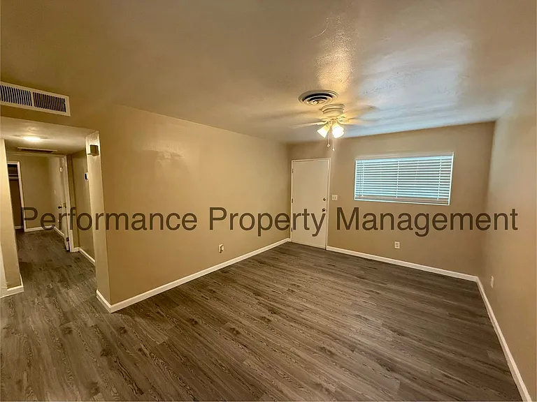 4 McDonald Way — Photo 2
