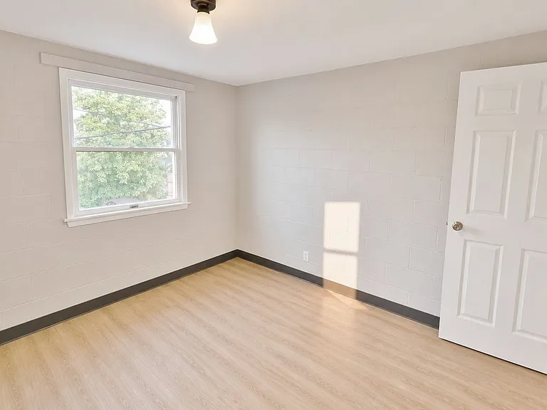 240 W High St — Photo 16
