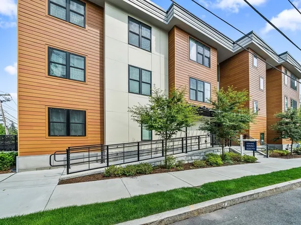 68 Los Angeles St #203, Newton, MA 02458