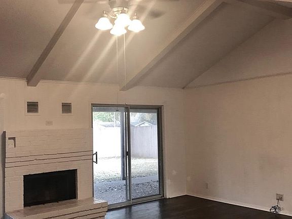2nd image of 300 Vicksburg Dr