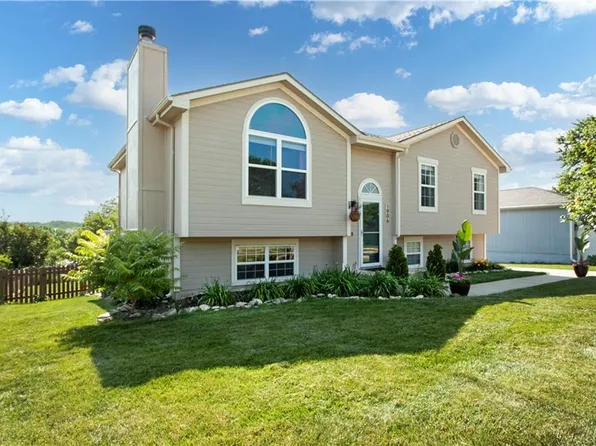 1906 Chestnut Dr, Pleasant Hill, MO 64080