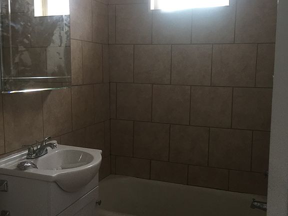 5th image of 152 W King St APT 1