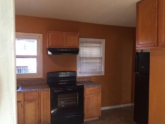 3rd image of 1529 E 49th Ter