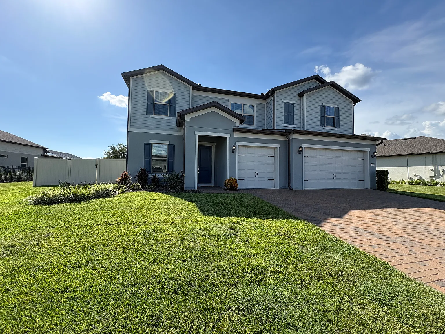 6 bed, 4.5 bath, 5059 sqft, $5,150 — Photo 1