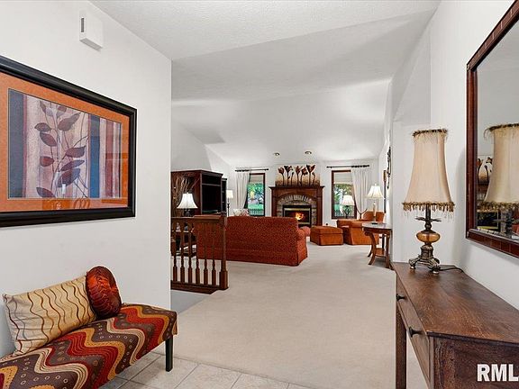 4th image of 2013 Redlands Dr