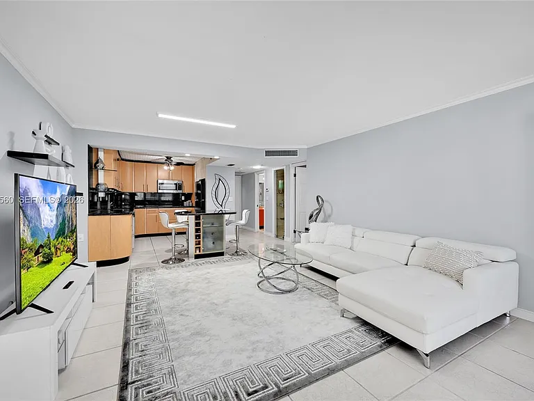 6039 Collins Ave #621 — Photo 13