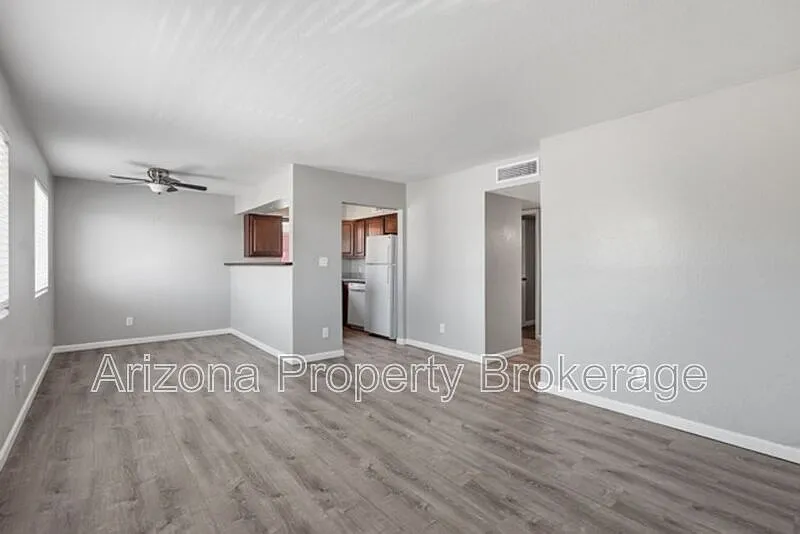 2 bed, 2.0 bath, 925 sqft, $995 — Photo 1