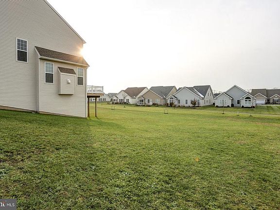 4th image of 46 Danbury Dr