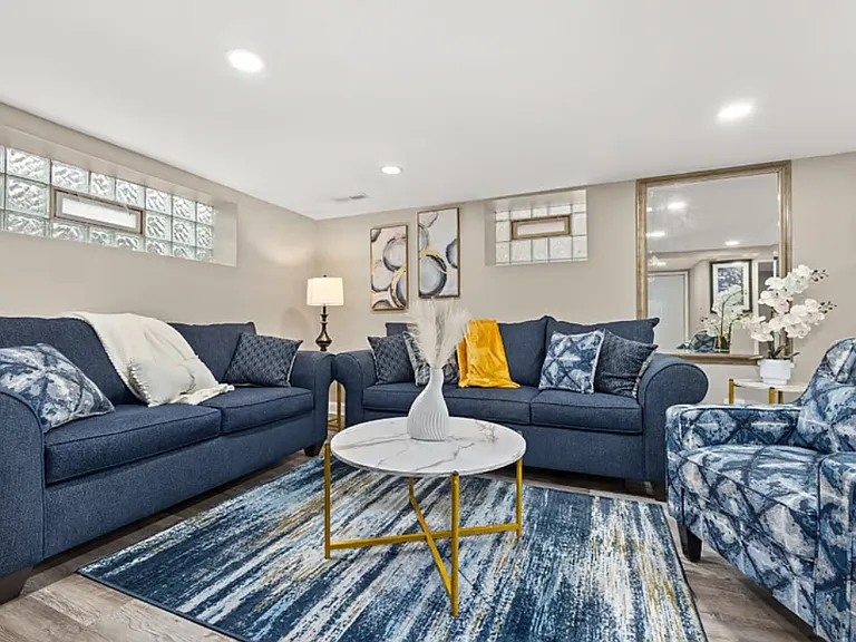 11429 S King Dr — Photo 1