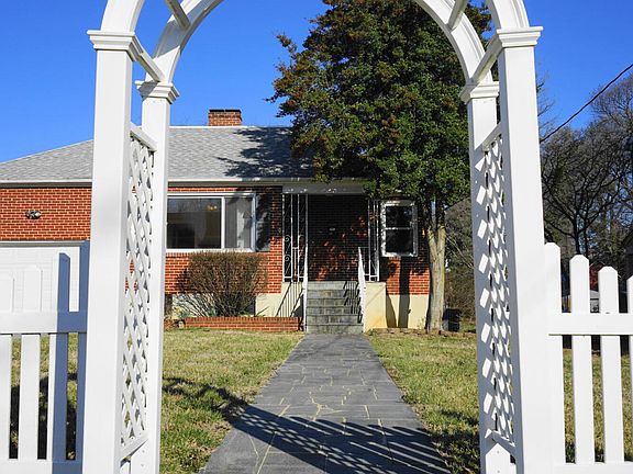 3rd image of 150 Wildhurst Ave NE