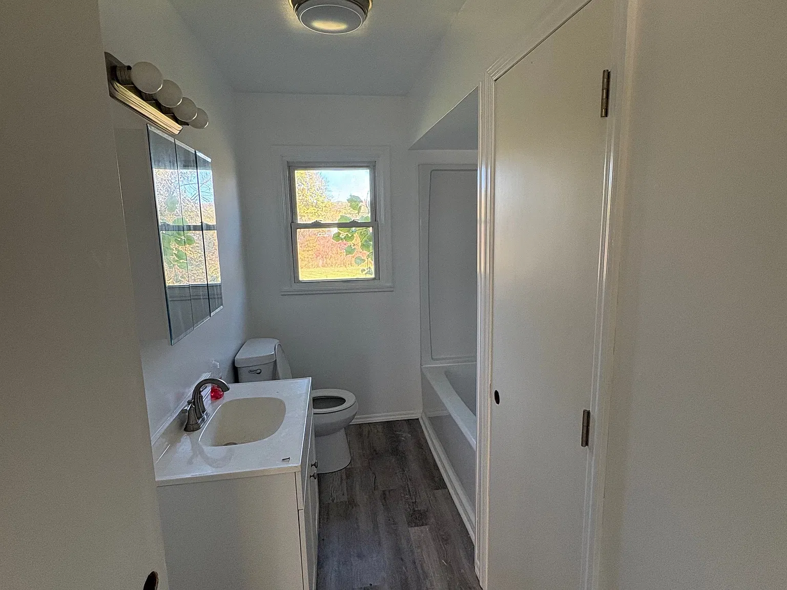 2 bed, 1.0 bath, 950 sqft, $1,900 — Photo 2