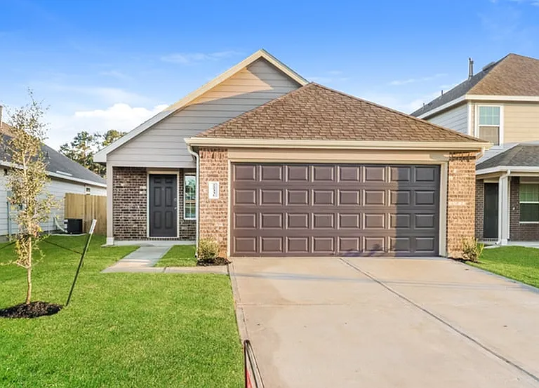 22331 Merlin St — Photo 1