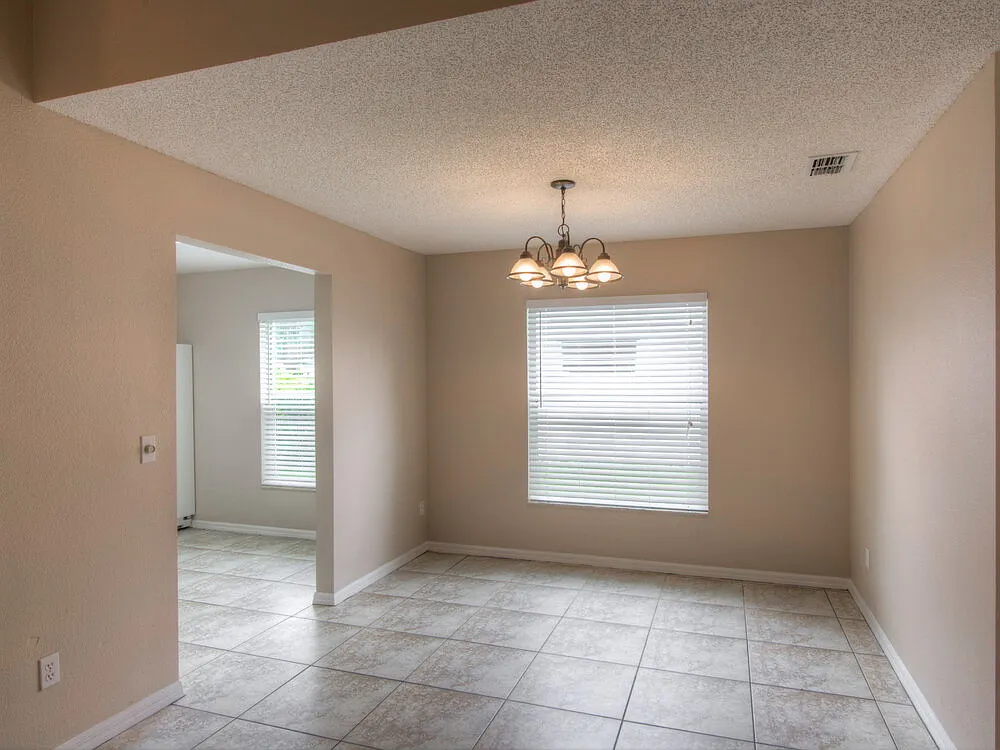 3 bed, 2.0 bath, 1280 sqft, $2,040 — Photo 4